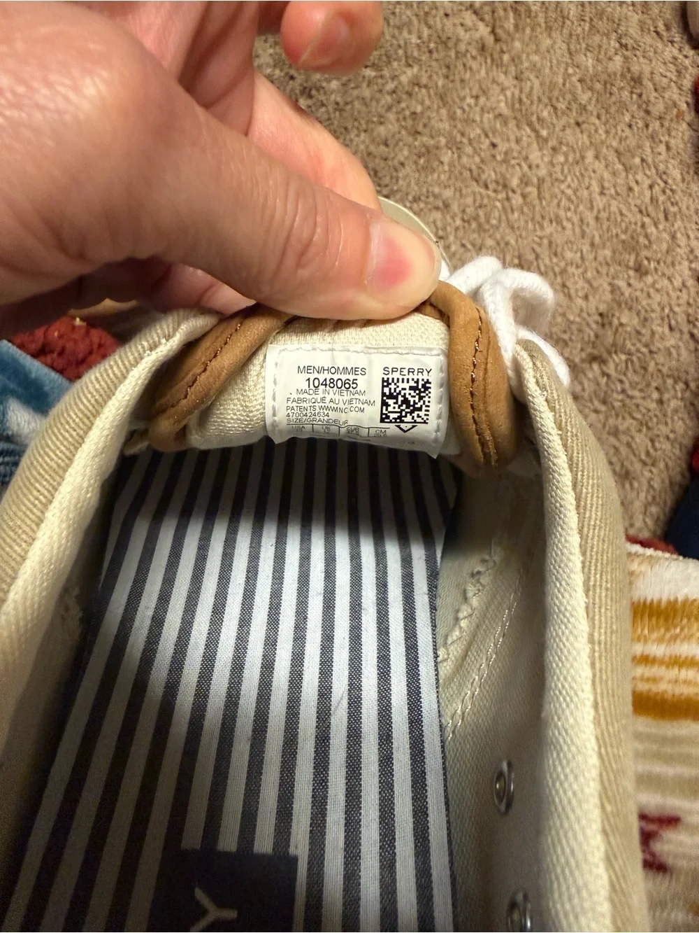 Sperry Men’s Tan Canvas Boat Sneakers with White Laces like new